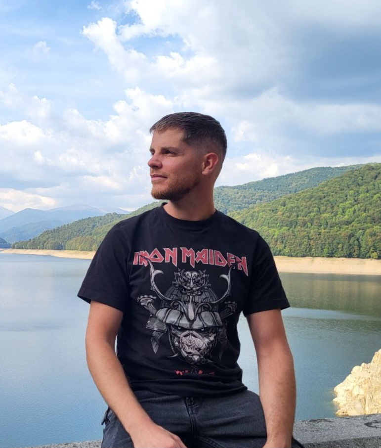 Villanyszerelő a munkahelyen